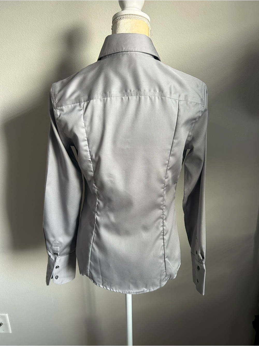 NWT Calvin Klein Women’s Light Gray Long-Sleeve Button-Up Shirt Sz S No Iron - Picture 5 of 6